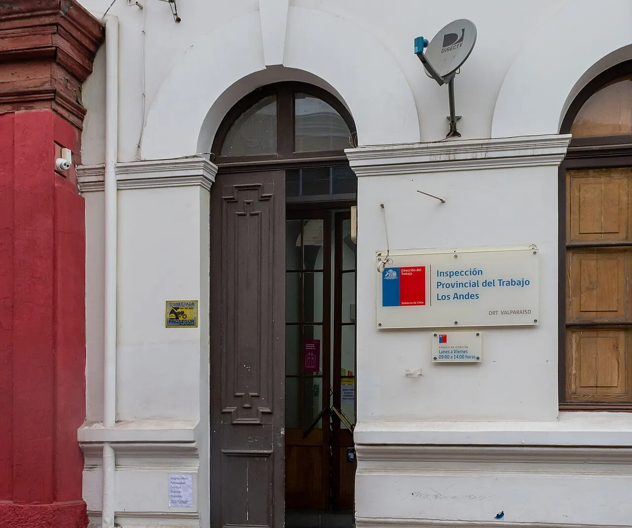 Fachada de la Inspección Provincial del Trabajo de Los Andes, con su placa institucional